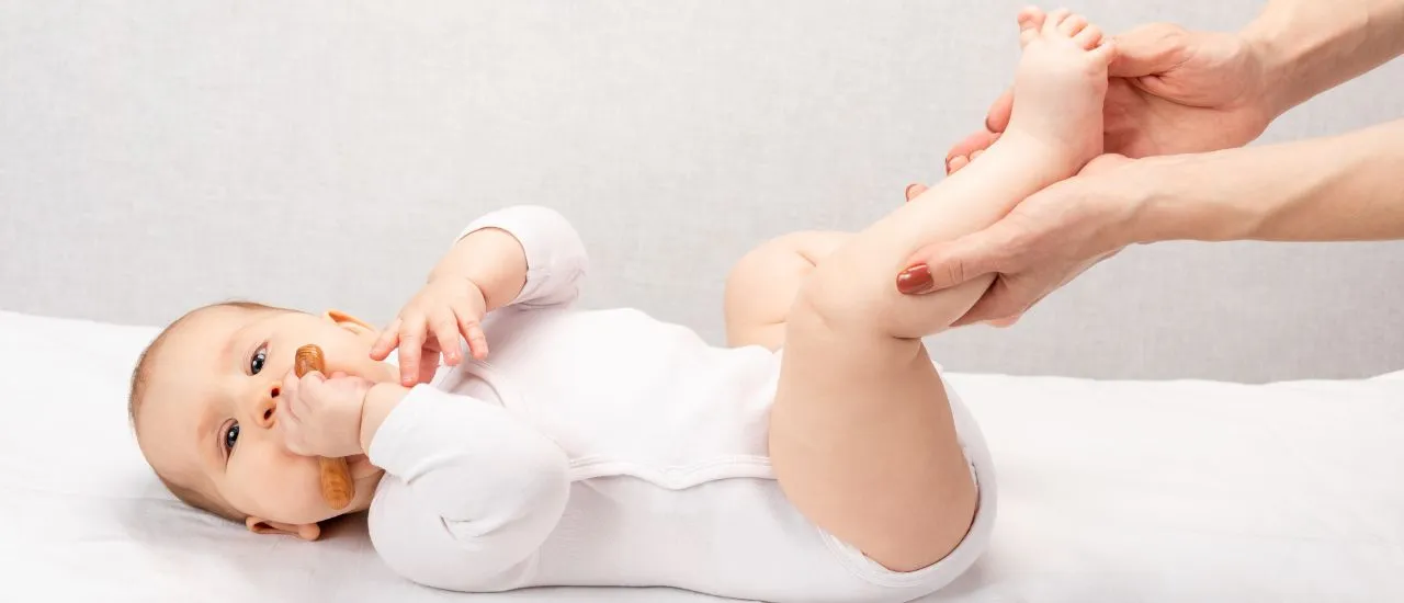 Séance d’ostéopathie pédiatrique avec un bébé
