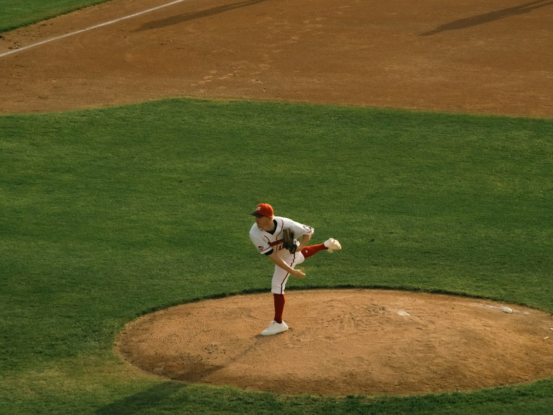 Lanceur de baseball en action